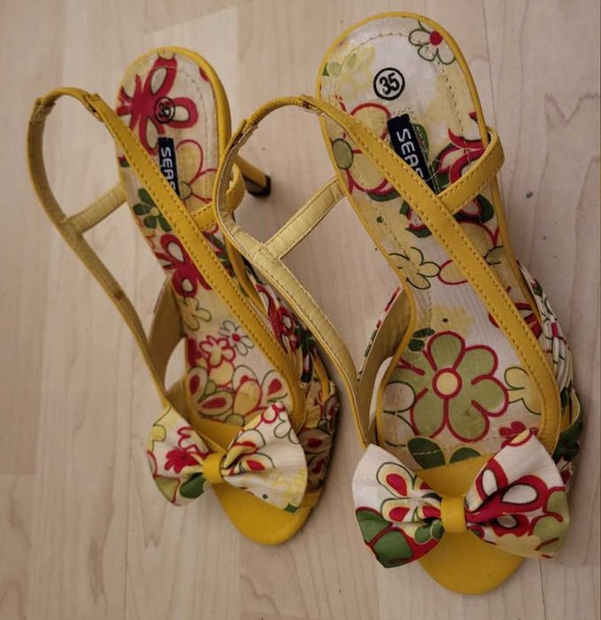 Sandálias amarelas, motivo floral, Seaside, Tamanho 35