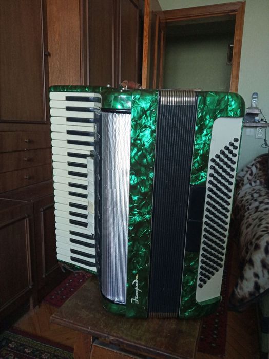 Продам гармонь,акардион ручной работы.