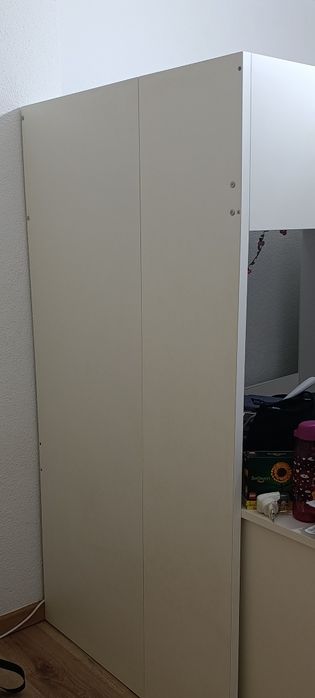 Quarto completo e  em bom estado 
Cama alta, branco brancSMÅSTAD
Cama
