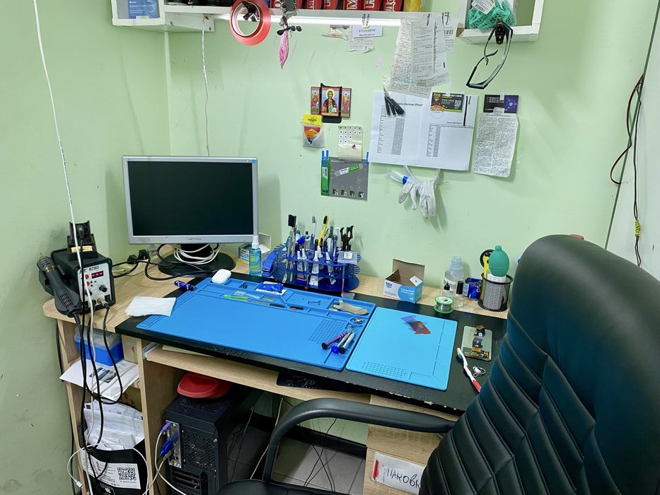 Продаж готового бізнесу сервісний центр,магазин мобільних аксесуарів$€