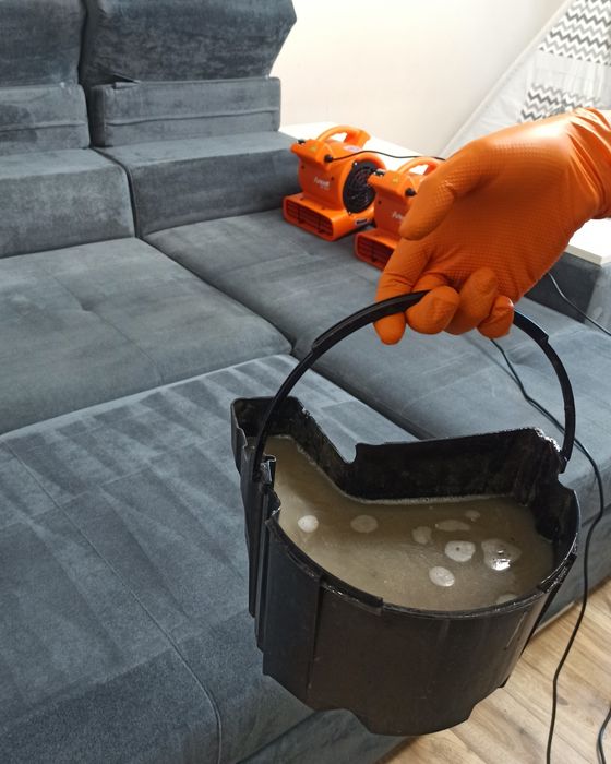 Хімчистка м'яких меблів та килимів на виїзд.