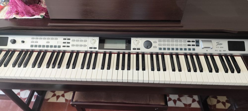 Piano Fame DP 680