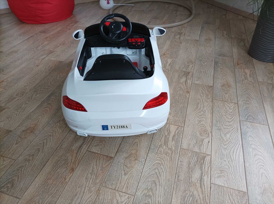 Дитяча електрична машина