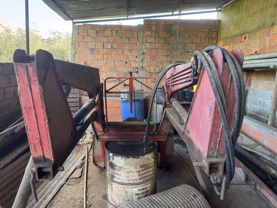 Carregador frontal herculano