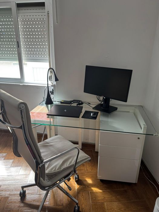 Secretaria branco de vidro