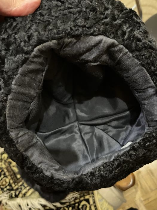 Продам чорний берет з каракуля б/у