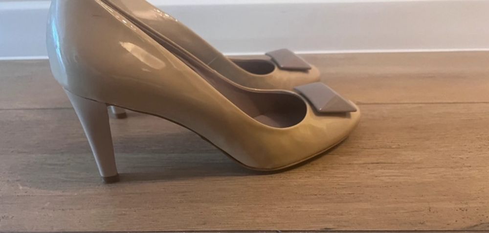 Buty damskie Gino Rossi 36/37 skóra lakierowana