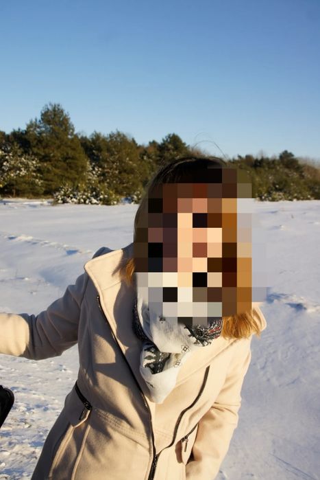 Mohito M płaszcz jasny beż czarne zamki jak nowy wiosna