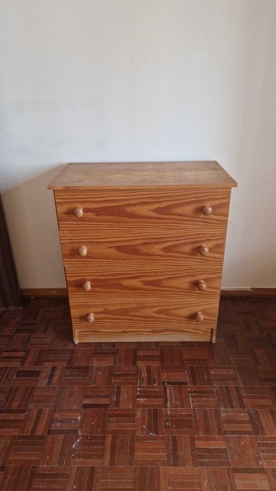 Cómoda de quarto com gavetas