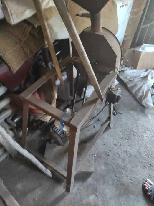 Продам зернодробилку