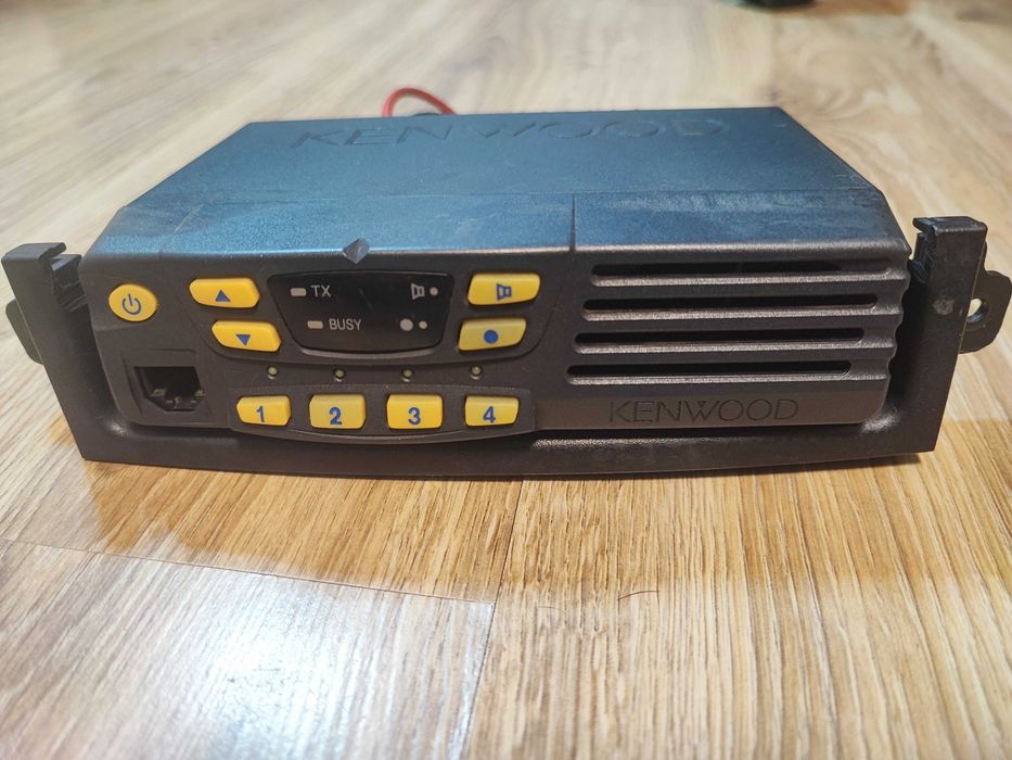 Автомобильная базовая цифро-аналоговая рация Kenwood TK-8108 UHF 25Вт