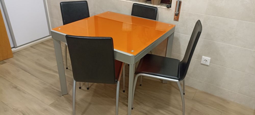 Mesa de cozinha extensível com 4 cadeiras
