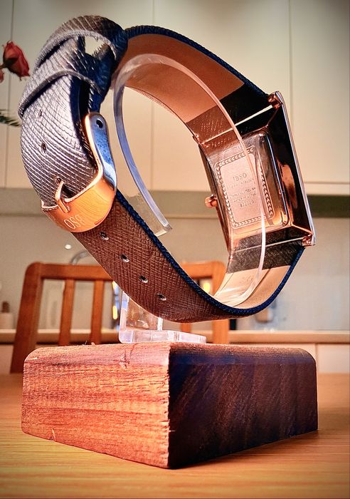 Elegancki Zegarek 32 mm Kwarc w Stylu Cartier Tank (IBSO)