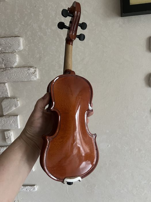 На подарок ребенку самая маленькая  скрипка 1/32