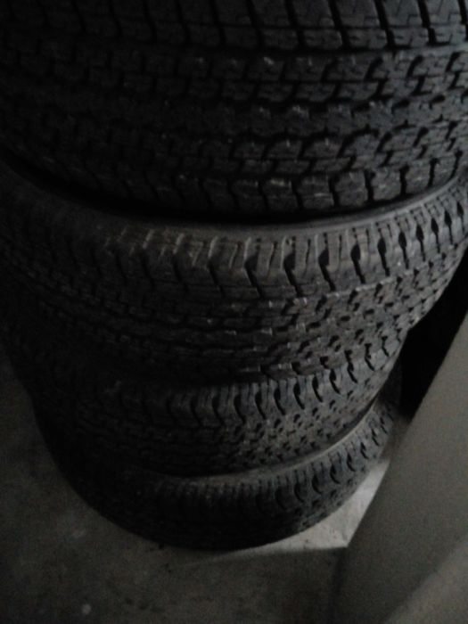4 Pneus Bridgestone 255/70R18 (Novos)