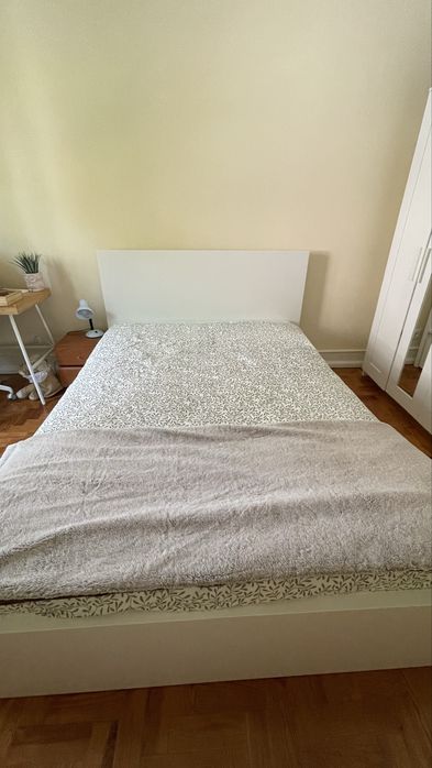 Cama Ikea com Gavetas Branca