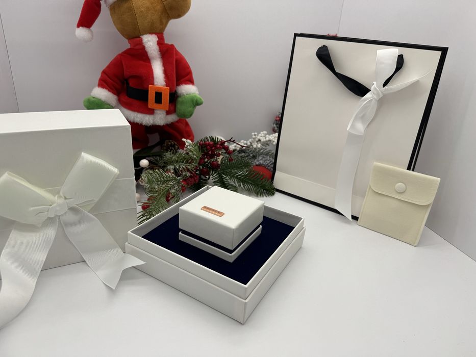 Комплект під парні колечки,коробка для обручки.Нова.