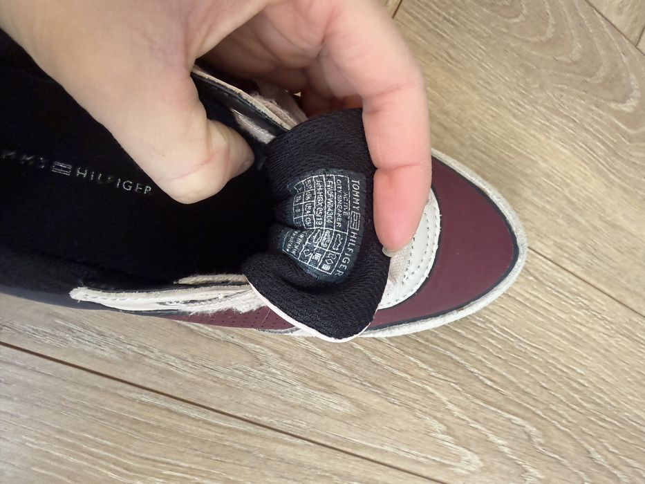 Кросівки бордові tommy hilfiger 36 розмір