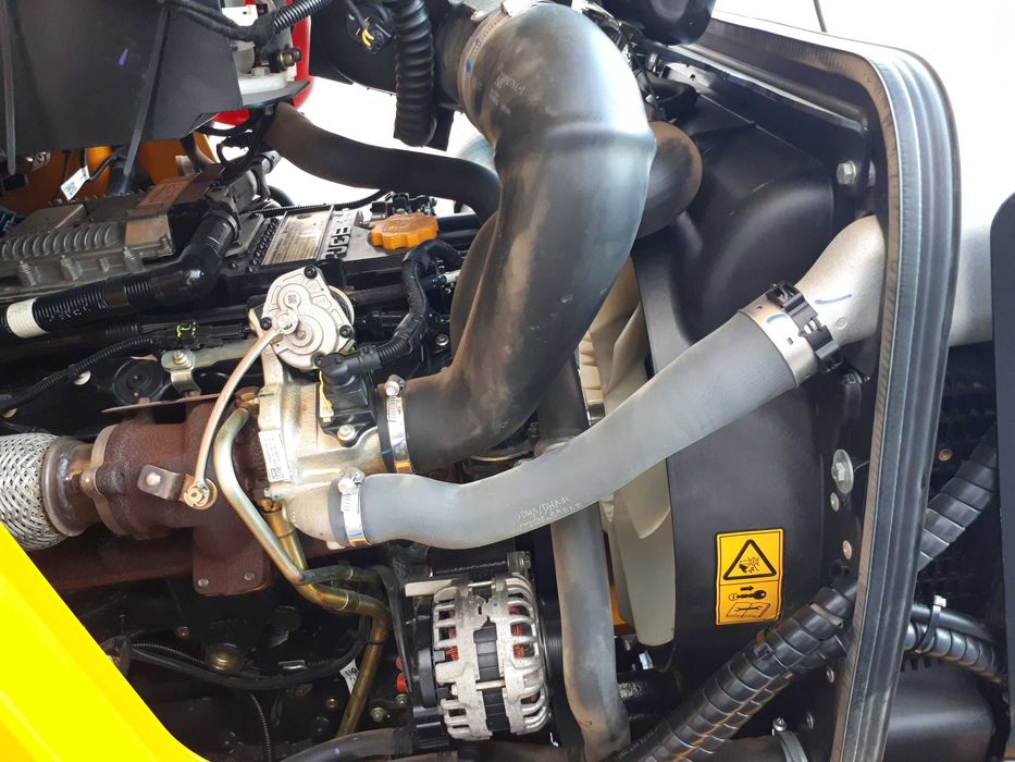 Máquina Retroescavadora JCB 3CX de 2024