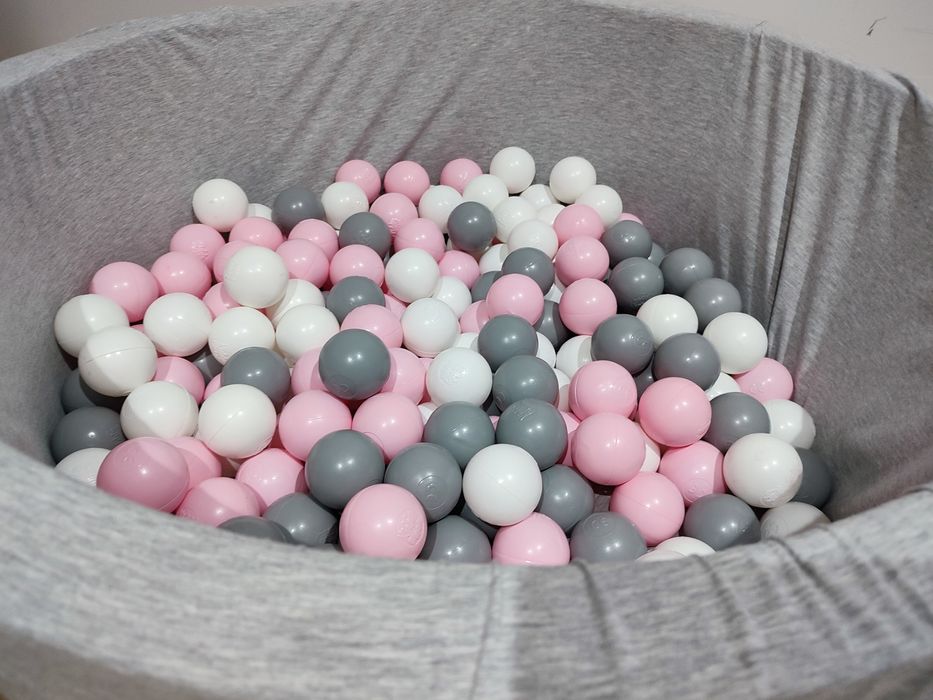 Basen z kulkami szary