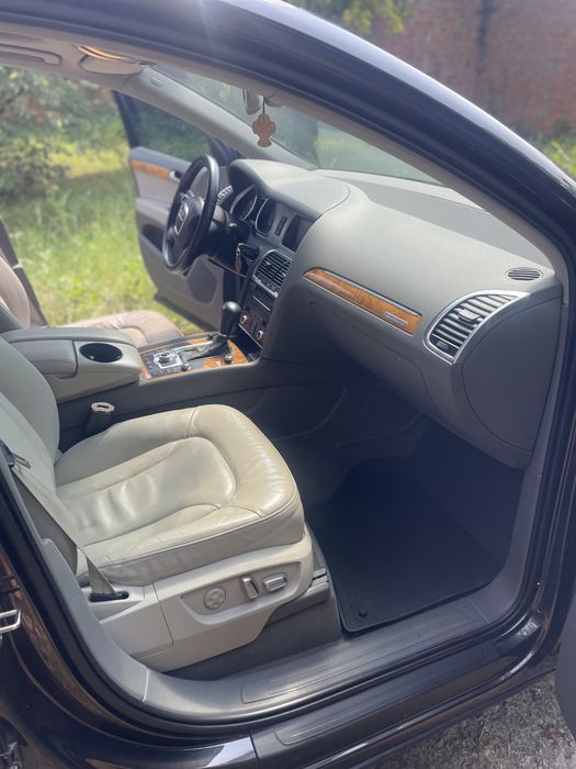 Власний сімейний автомобіль АУДІ Q 7