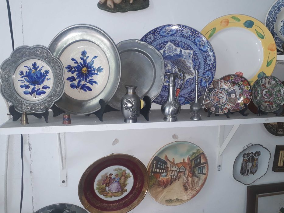 Vendo recheio de loja de antiguidades e usados...