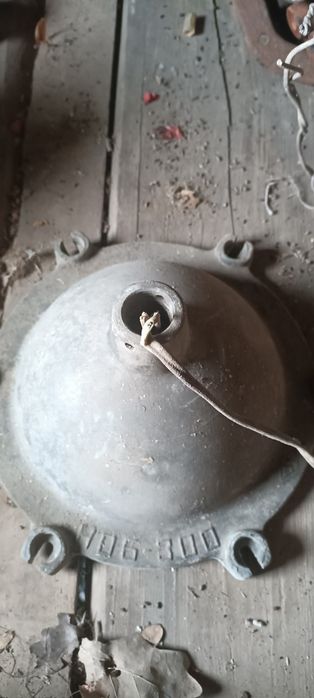 Уличный фонарь или теплица