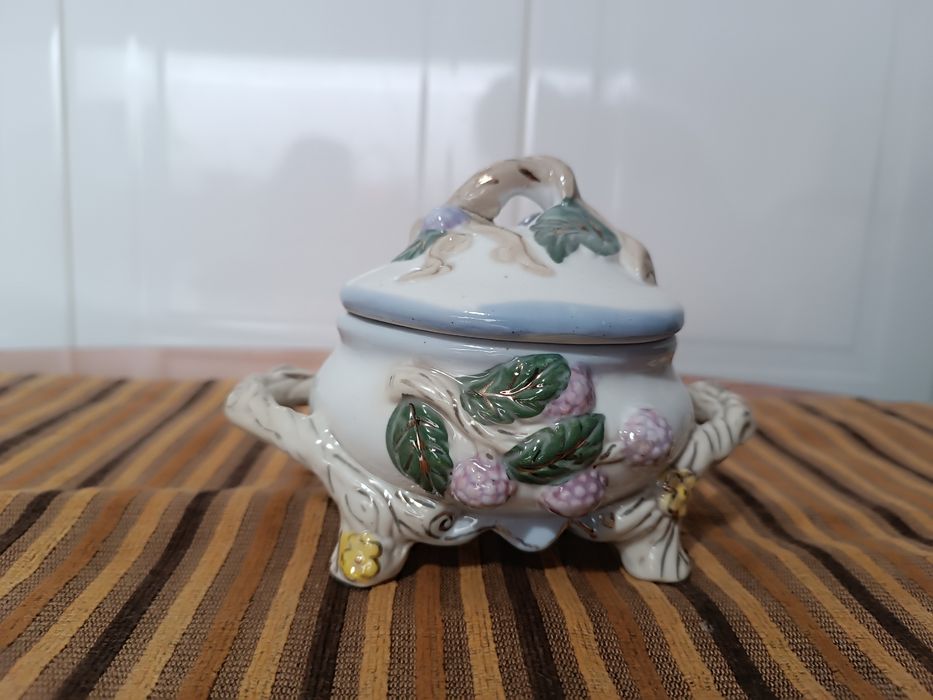 Açúcareiro ou Terrina Pequena. Porcelana Antiga