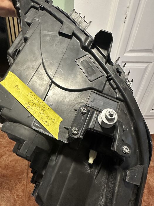 Farol esquerdo peugeot 208/2008 modelos 2021 ate atualidade