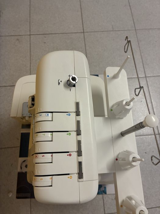 MÁQUINA DE COSTURA  overlock singer S14-78