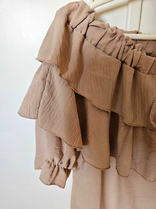 Blusa com folhos, bege