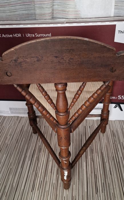 Przedwojenne,narożne krzesło.