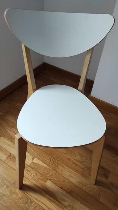 Mesa extensível IKEA e cadeiras