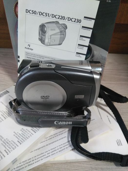 Видеокамера Canon DC 220.