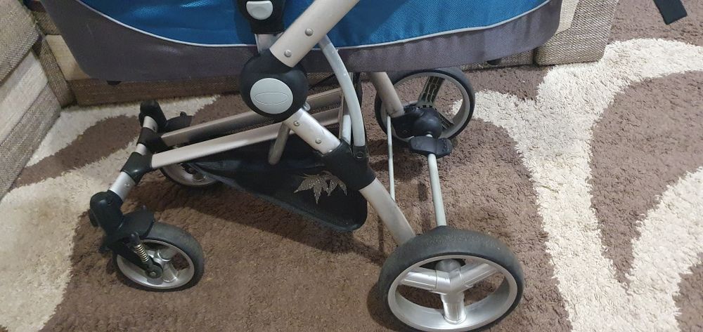Дитяча коляска два в одному.