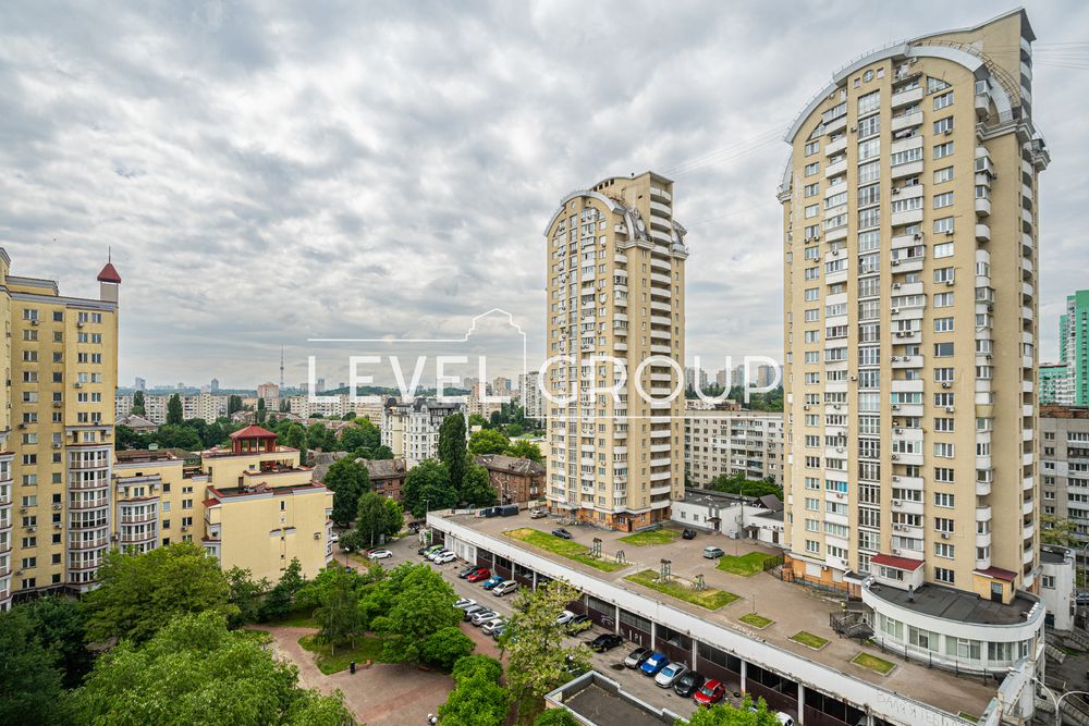 Продається видова квартира за адресою: вул. Макіївська, 10Б