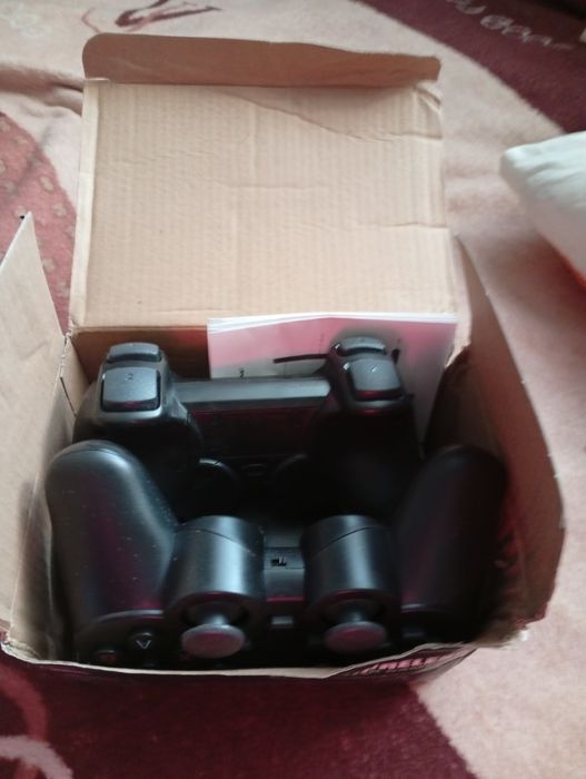 Продам игровую приставку с джойстиками более 1.000 игр