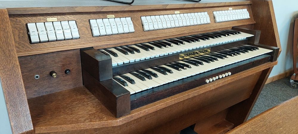 Organy Johannus Opus 18