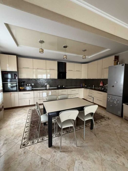 Продам будинок 204кв.м. 6 соток, сучасний стан, р-н Юрівка