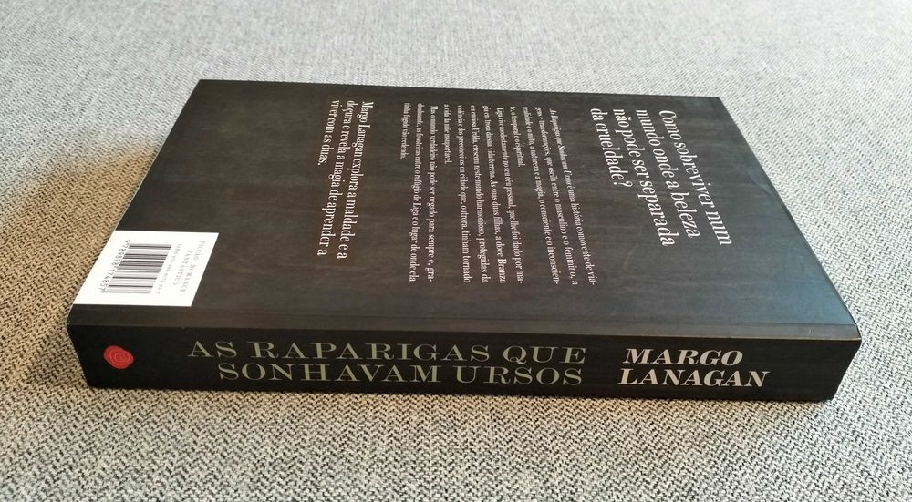 Livro "As raparigas que sonhavam ursos" de Margo Lanagan