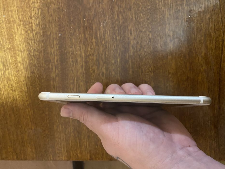 Продам айфон 6s+