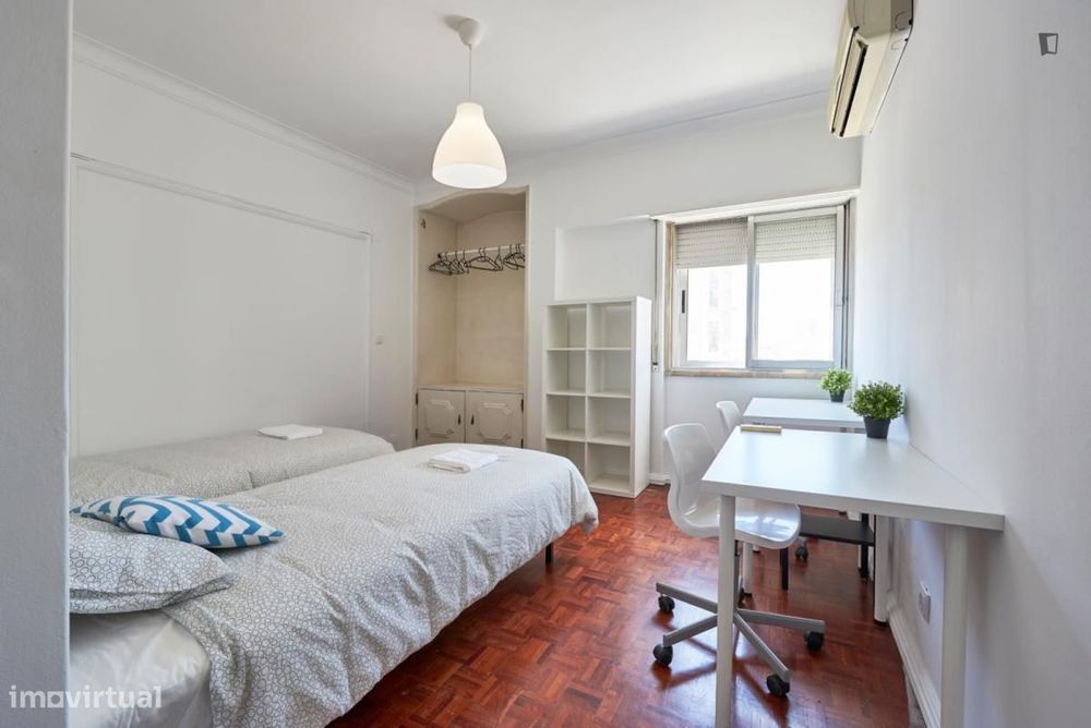 Quarto - localizado em Benfica Lisbon