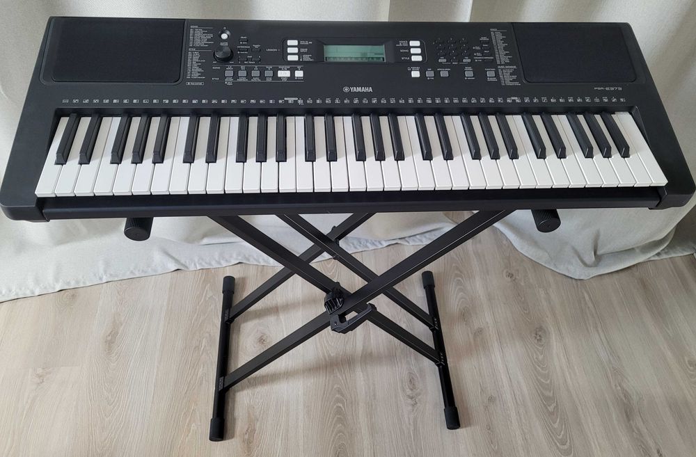 keyboard Yamaha PSR-E373 wraz ze stojakiem