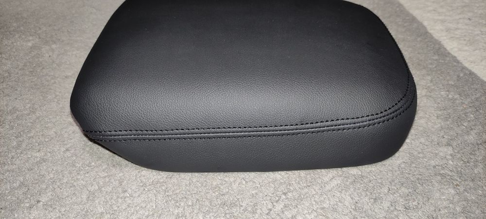 Продам подлокотник перетянут под оригинал, кожа. На Honda CR-V