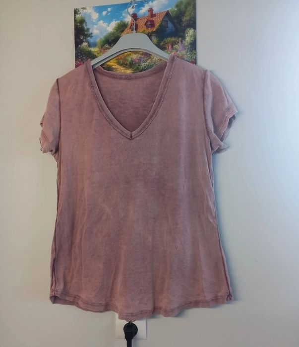 T-shirt  mocno dekatyzowany