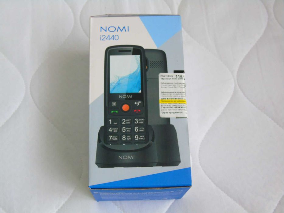 Кнопочний телефон з док станцією Nomi i2440 Black чорного кольору