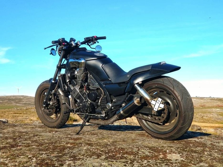 Yamaha fzx 750 customizada