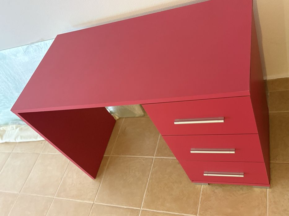 Secretária em cor de rosa fúcsia para quarto de menina (110x76,6x57 cm)