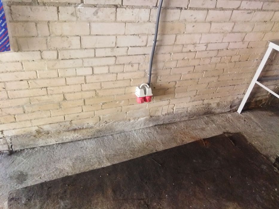 Здам в оренду два двоповерхових великих гаража.