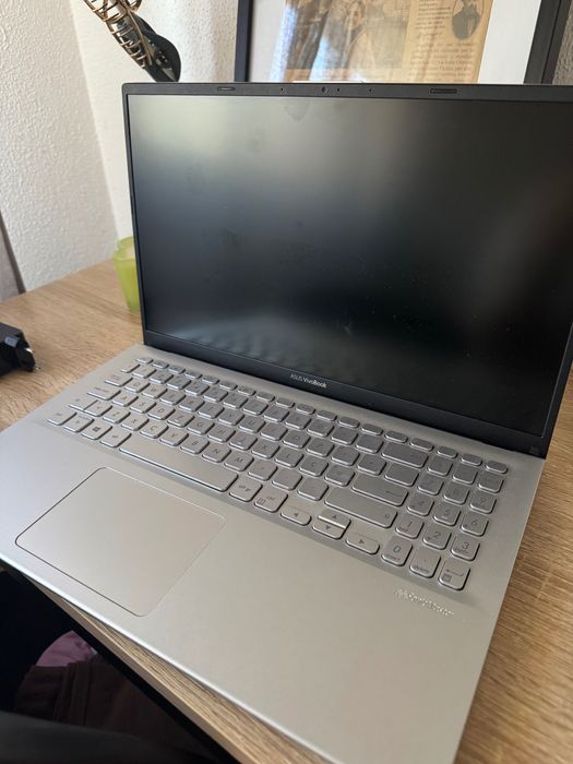 ASUS Vivobook, like new! URGENT64584623017730120